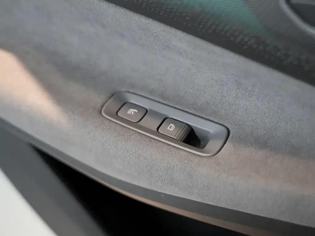 Lynk & Co 08 EM-P 2023 220km AWD Performance Halo