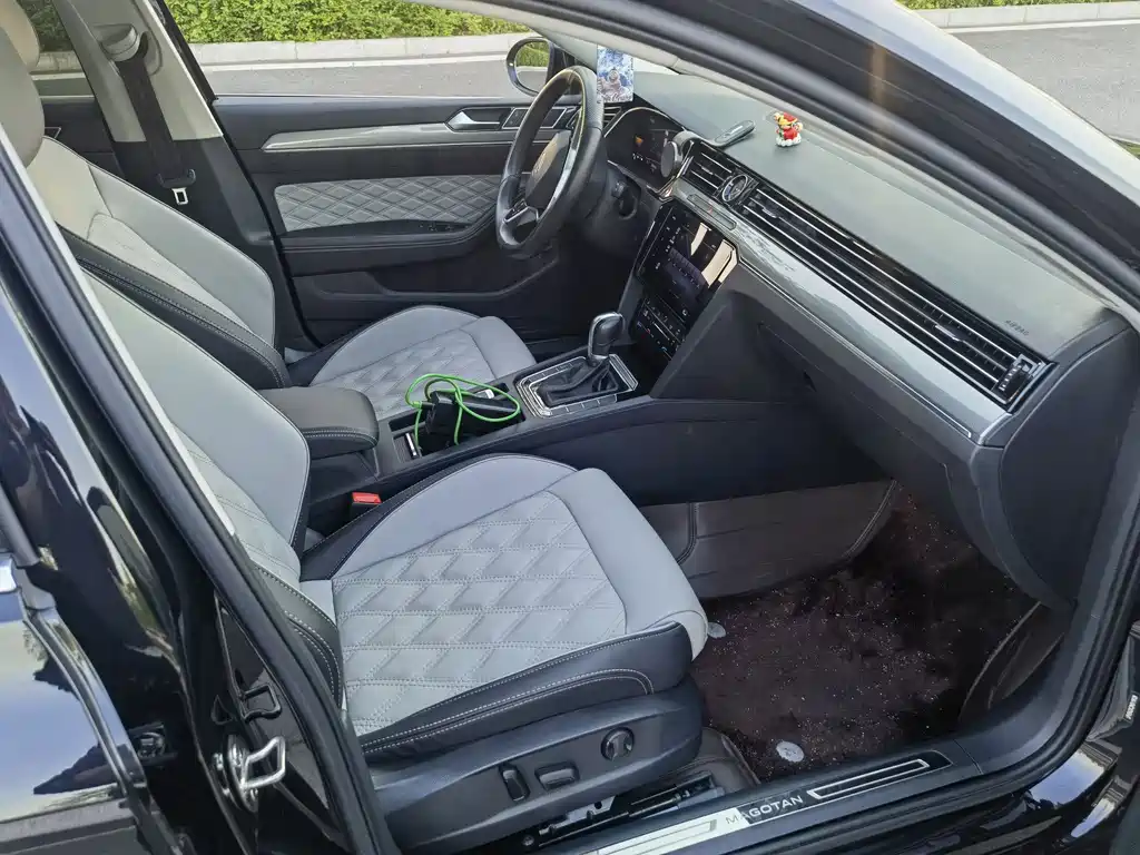 Volkswagen Magotan 2023 2 Million Units Commemorative Edition 330TSI DSG Leading Edition