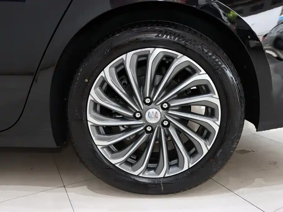 Buick LaCrosse 2023 28T Yuezun Edition