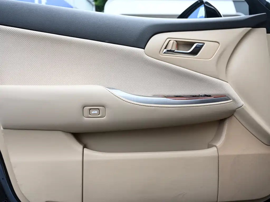 Toyota Crown 2012 2.5L Royal Leather Edition