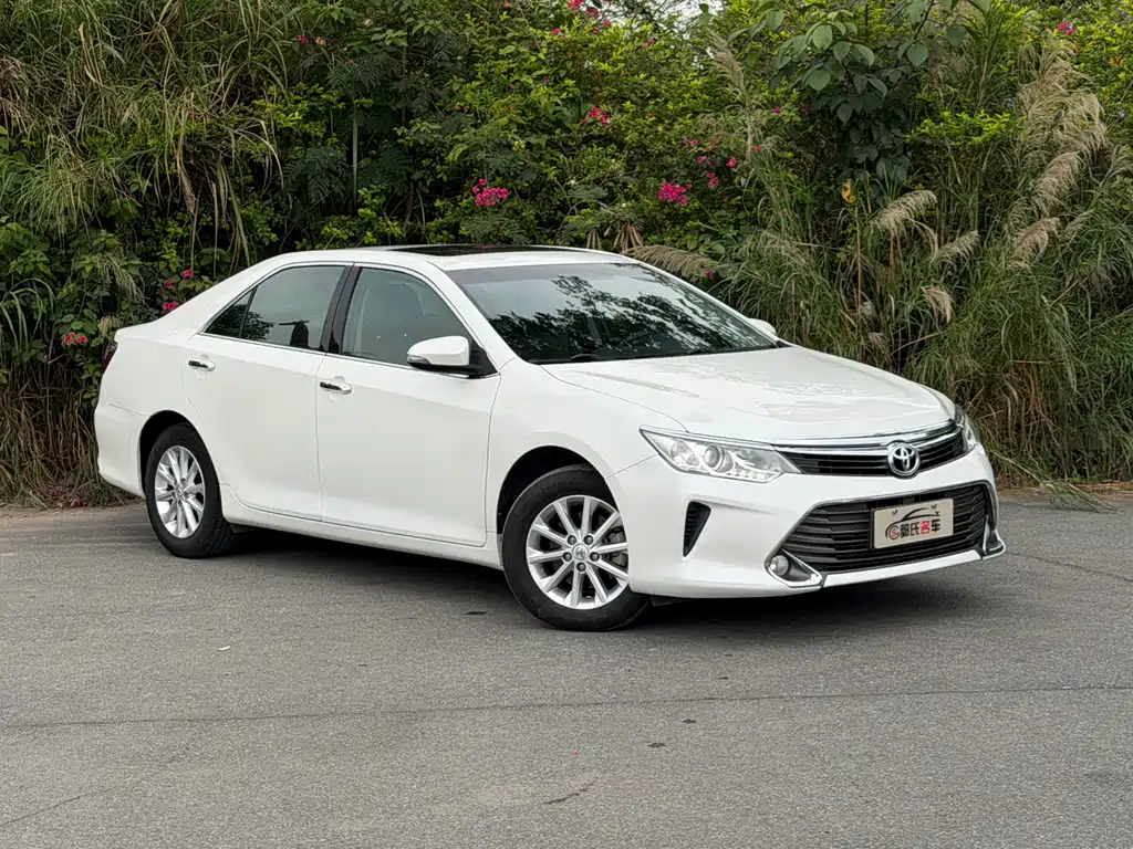 Toyota Camry 2015 2.0G Leading Edition