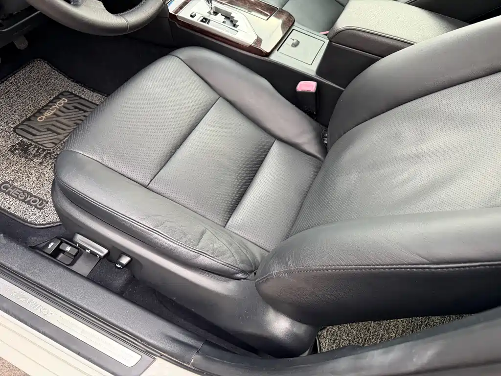 Toyota Camry 2015 2.0G Leading Edition