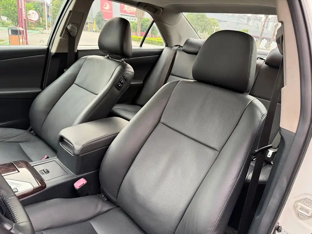 Toyota Camry 2015 2.0G Leading Edition