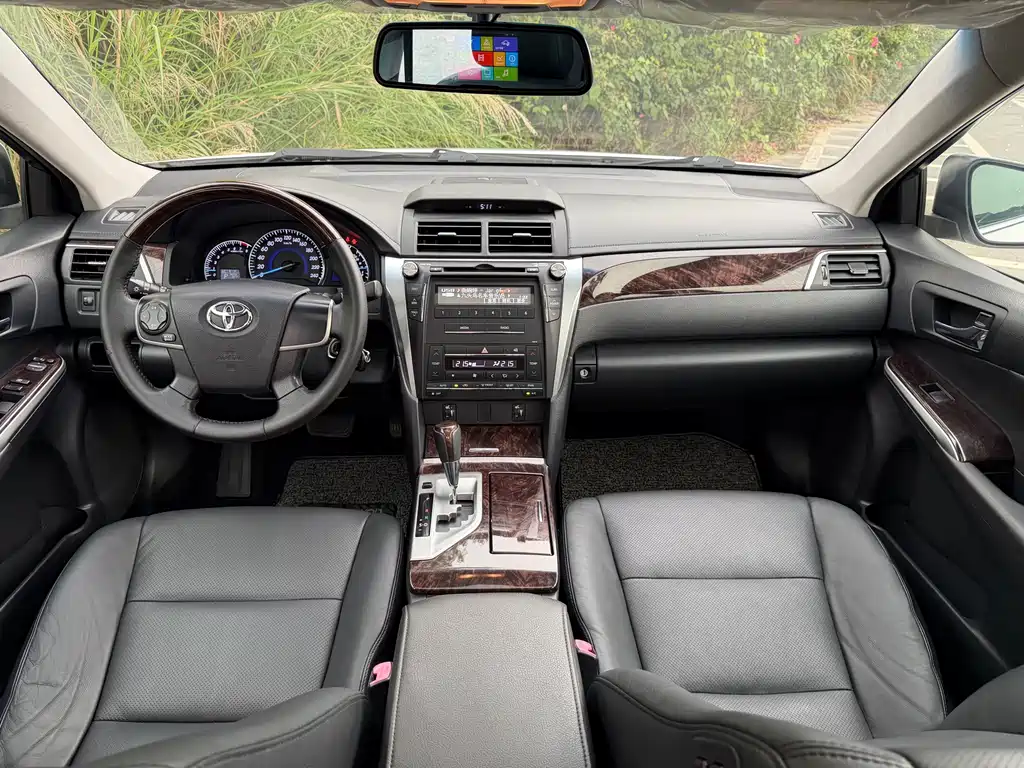 Toyota Camry 2015 2.0G Leading Edition