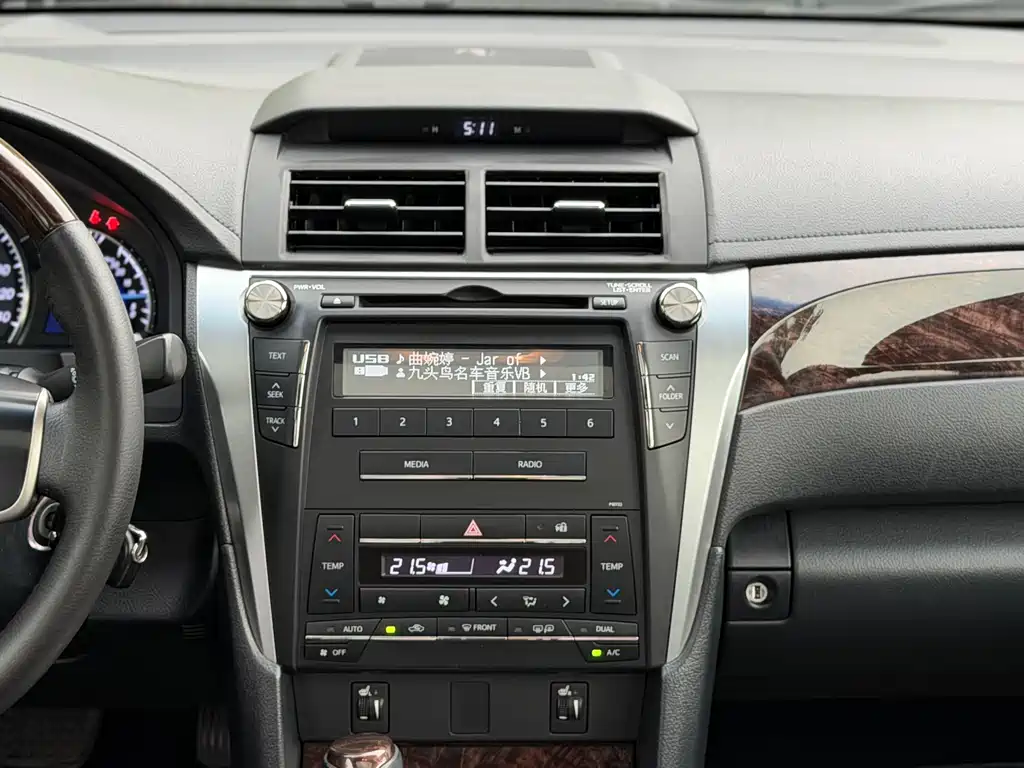 Toyota Camry 2015 2.0G Leading Edition