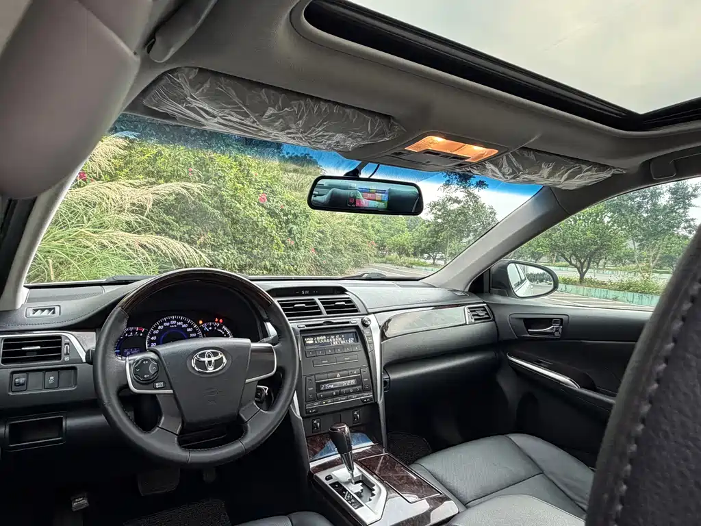 Toyota Camry 2015 2.0G Leading Edition