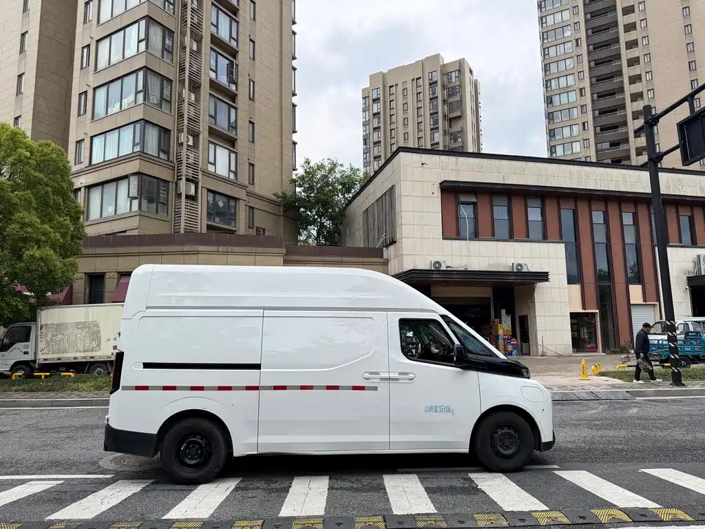 Farizon Super VAN 2025 Jingcheng Edition Medium Wheelbase High Roof 51kWh