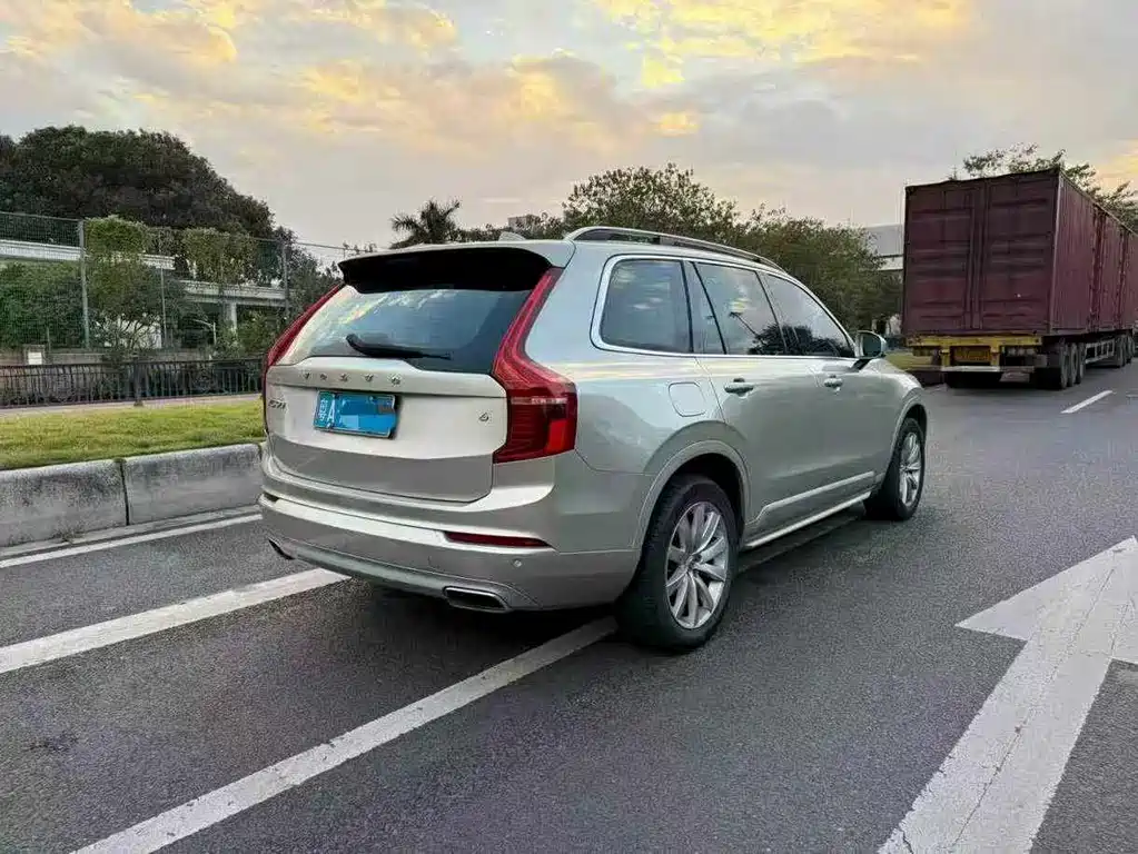 Volvo XC90 T6