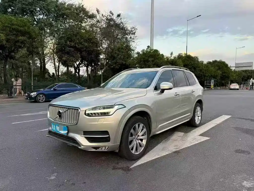 Volvo XC90 T6