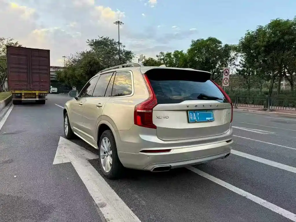Volvo XC90 T6