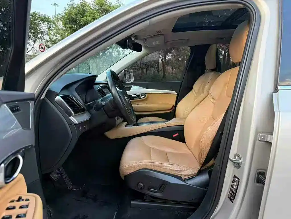 Volvo XC90 T6