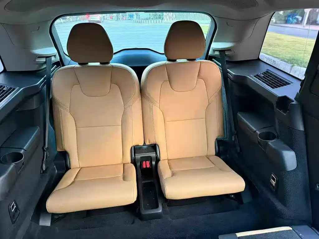 Volvo XC90 T6