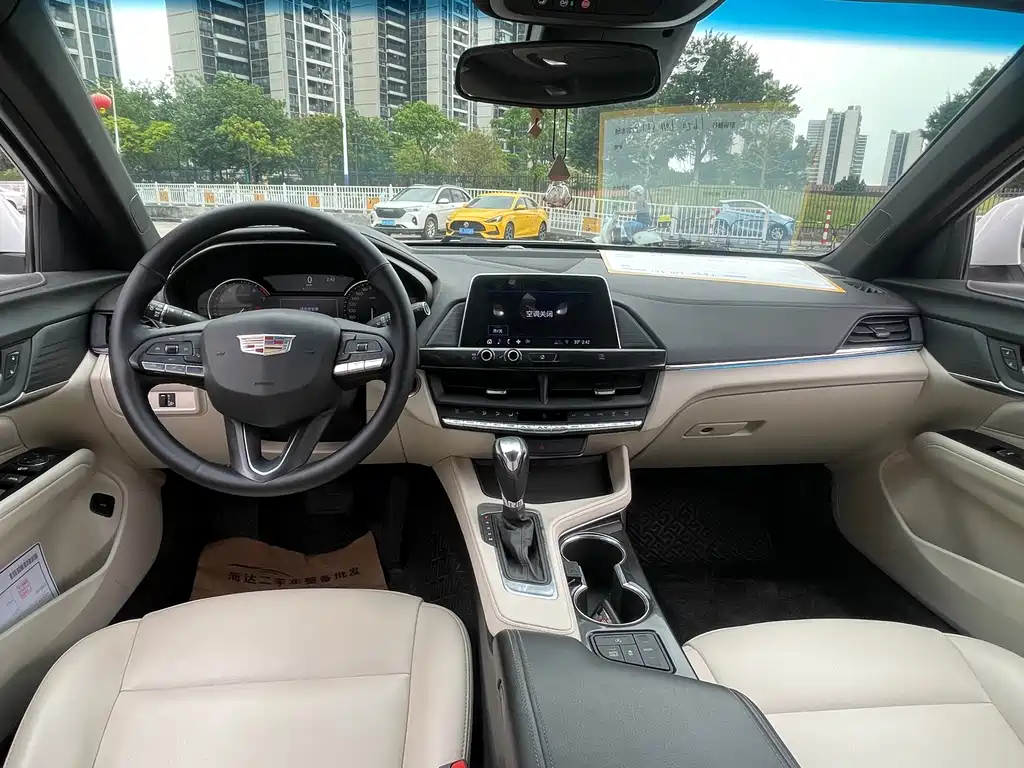 Cadillac CT4 2020 28T Fashion