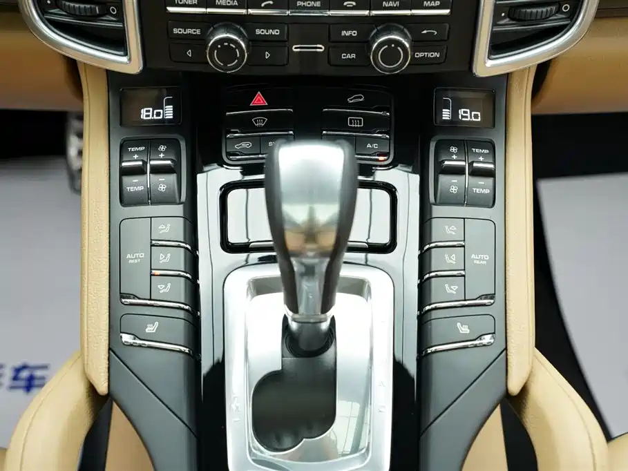 Porsche Cayenne 2014 Cayenne Platinum Edition 3.0T