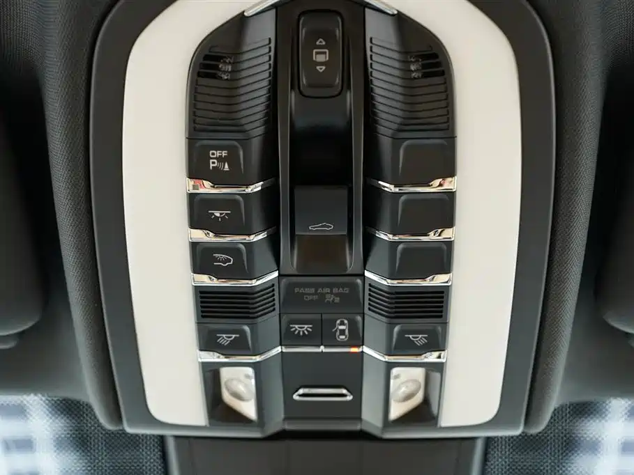 Cayenne 2014 Platinum Edition 3.0T
