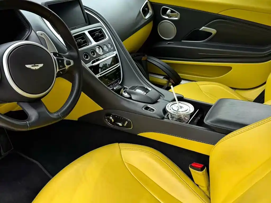 Aston Martin DB11 2019 4.0T V8 Coupe