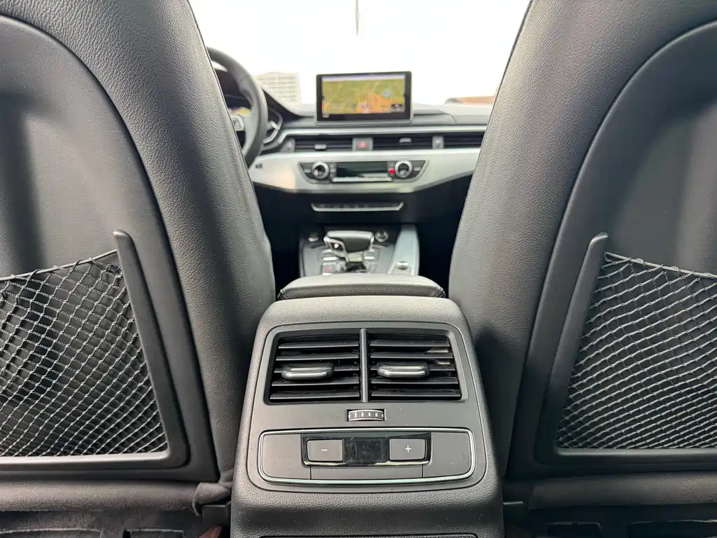 Audi A4L 2019 40 TFSI Fashion Edition China VI