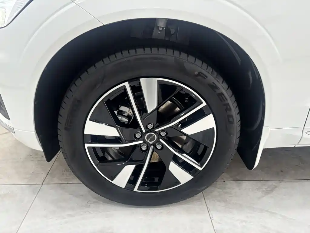Volvo XC60 2026 B5 AWD Momentum Sport Edition