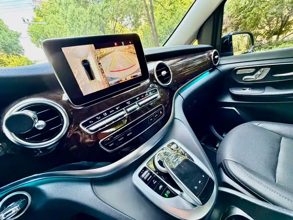 Mercedes-Benz V-Class 2018 V 260 L Luxury Extended Edition China VI