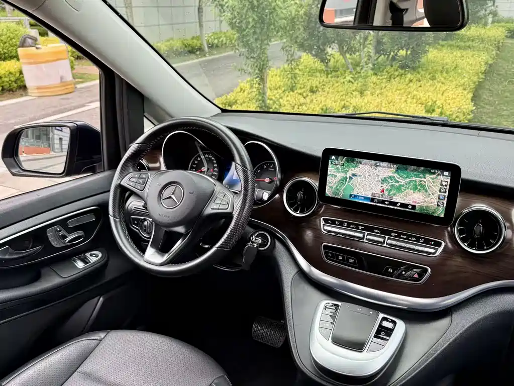 Mercedes-Benz V-Class 2021 V 260 Navigator Edition