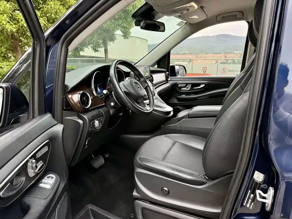 Mercedes-Benz V-Class 2021 V 260 Navigator Edition