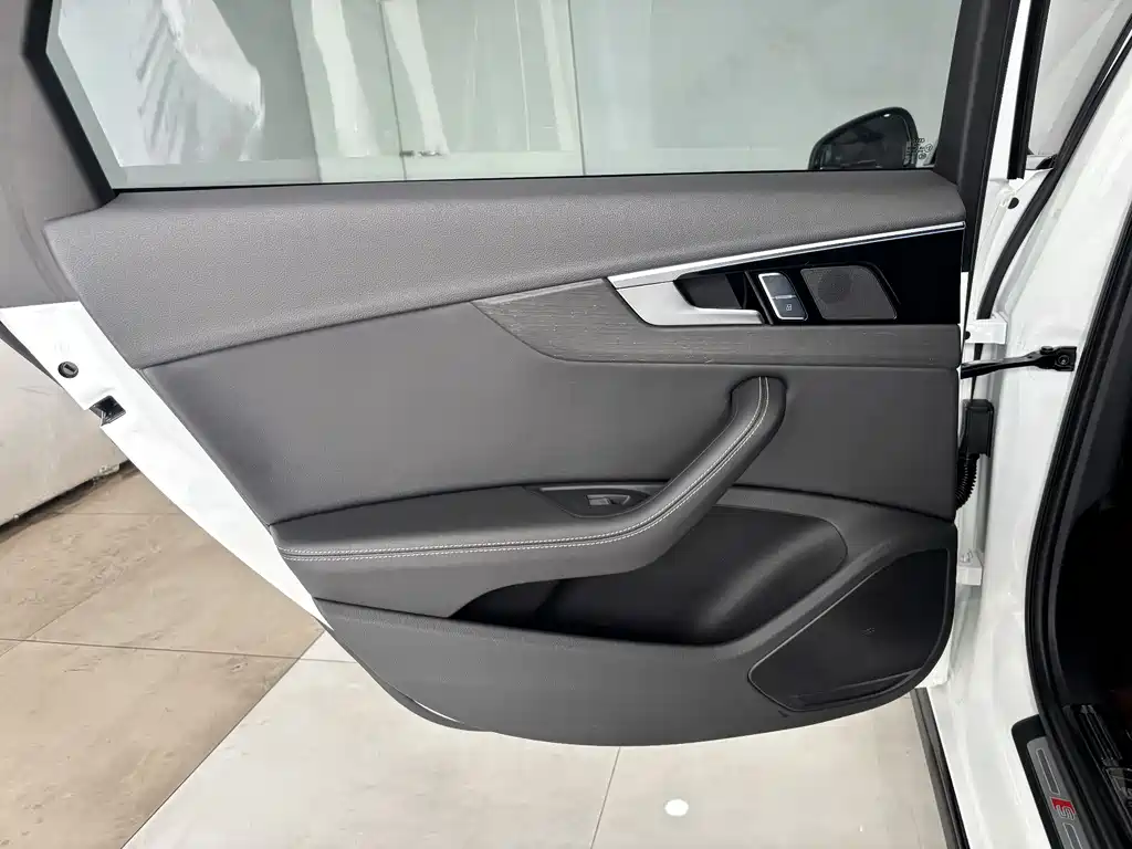 Audi A4L 2024 40 TFSI Luxury Dynamic Edition
