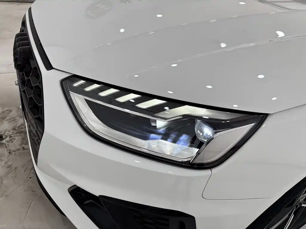 Audi A4L 2024 40 TFSI Luxury Dynamic Edition