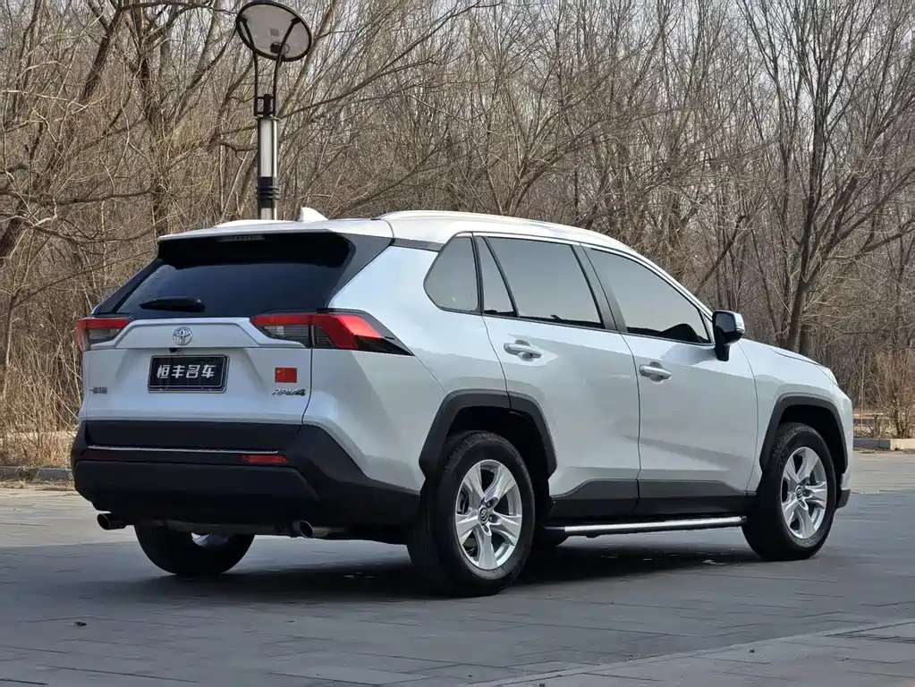 RAV4 2024 2.0L CVT FWD Urban Edition