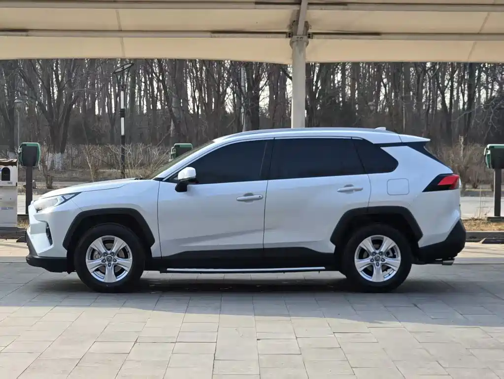 RAV4 2024 2.0L CVT FWD Urban Edition