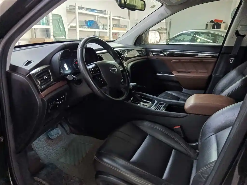 GAC Trumpchi GS8 2017 320T 2WD Luxury Edition (7-Seater)