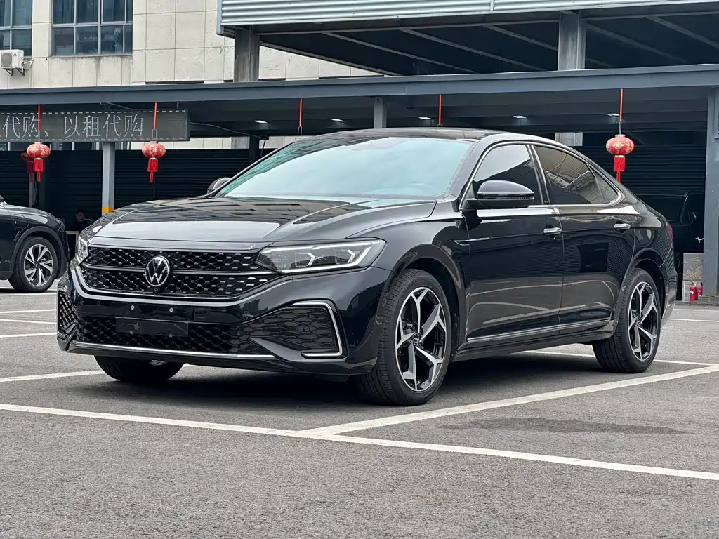Volkswagen Passat 2023 330TSI Starlight Luxury Edition