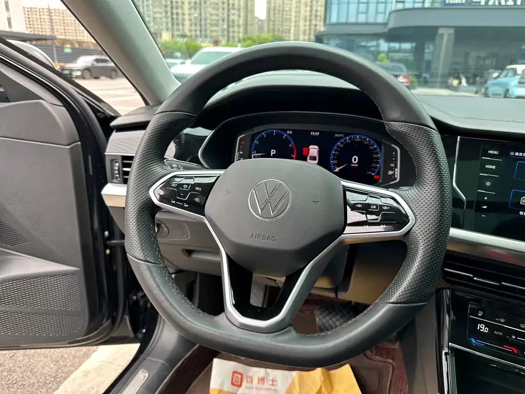 Volkswagen Passat 2023 330TSI Starlight Luxury Edition