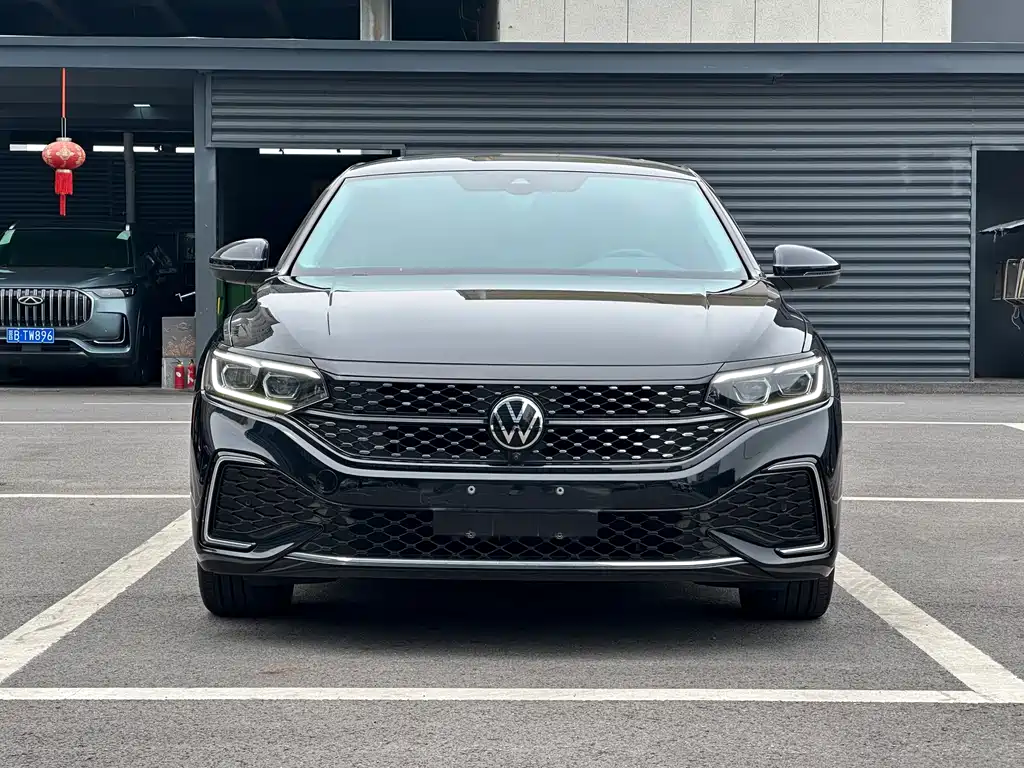 Volkswagen Passat 2023 330TSI Starlight Luxury Edition