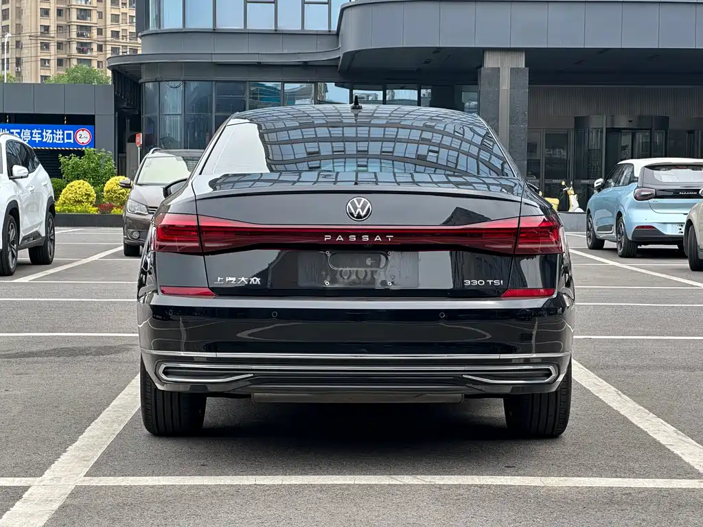 Volkswagen Passat 2023 330TSI Starlight Luxury Edition