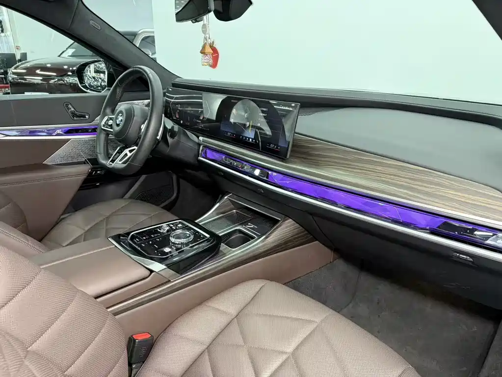 BMW 7 Series 2023 735Li M Sport Package