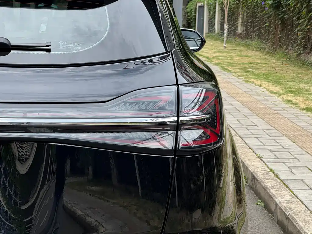 Hongqi HS5 2025 2.0T AWD Qi Xiang Pro Edition