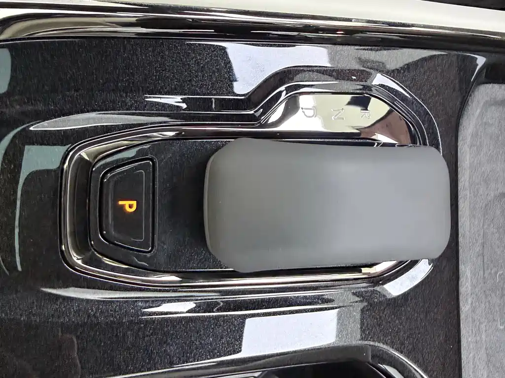 Zeekr 009 2024 Six-Seat Executive Edition AWD 108kWh