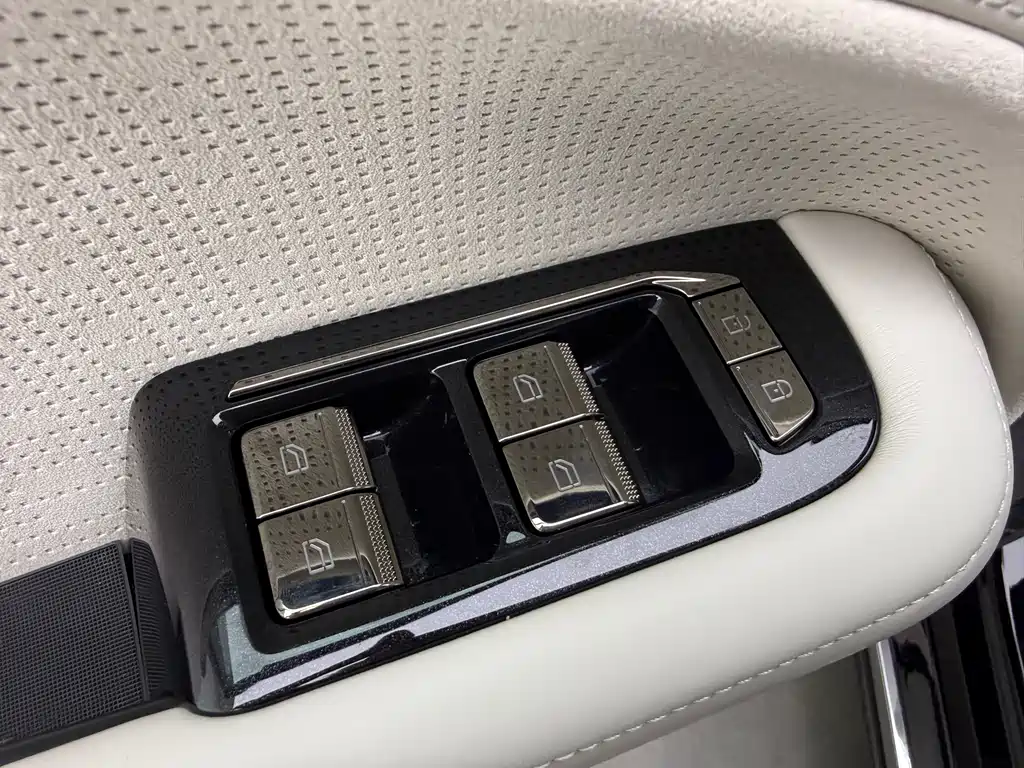 Zeekr 009 2024 Six-Seat Executive Edition AWD 108kWh