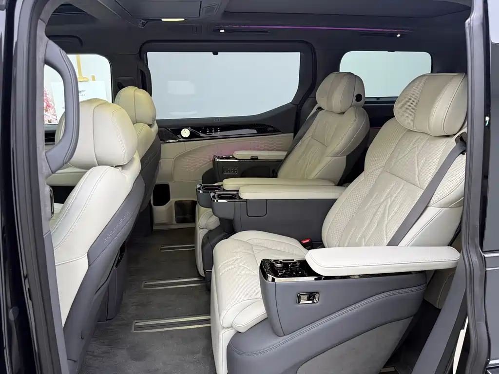 Zeekr 009 2024 Six-Seat Executive Edition AWD 108kWh
