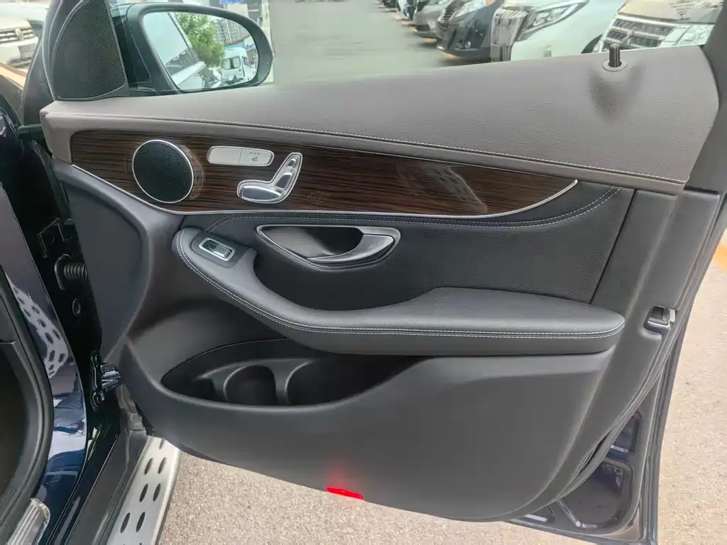 Mercedes-Benz GLC 260 4MATIC Luxury 2018