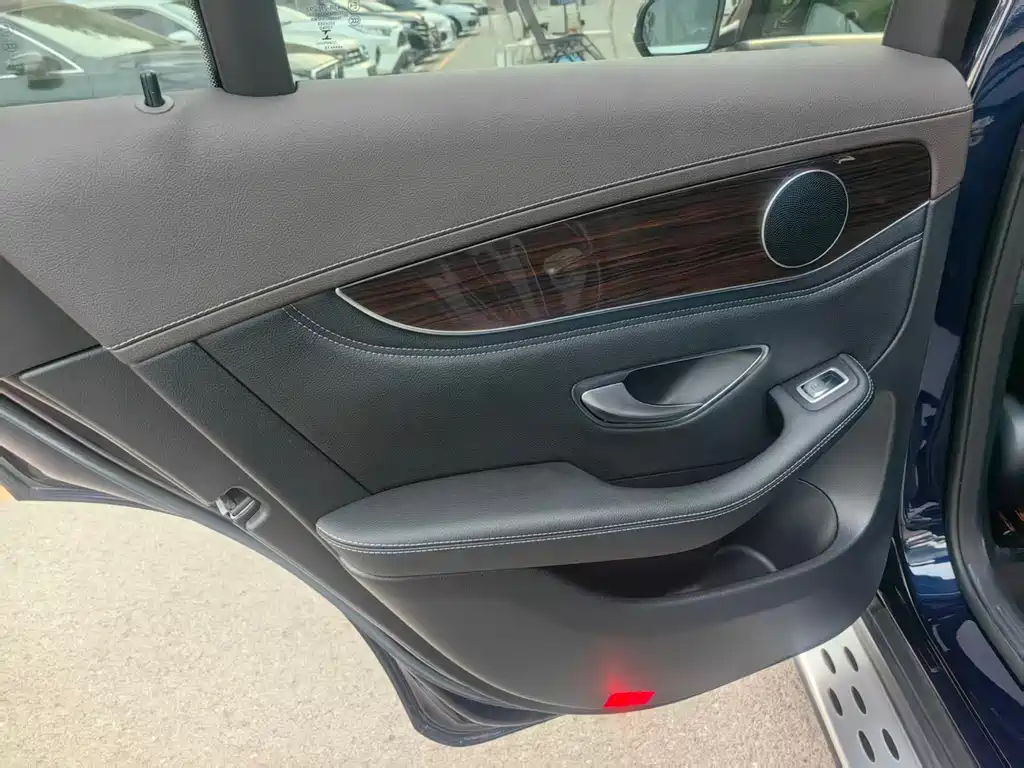 Mercedes-Benz GLC 260 4MATIC Luxury 2018