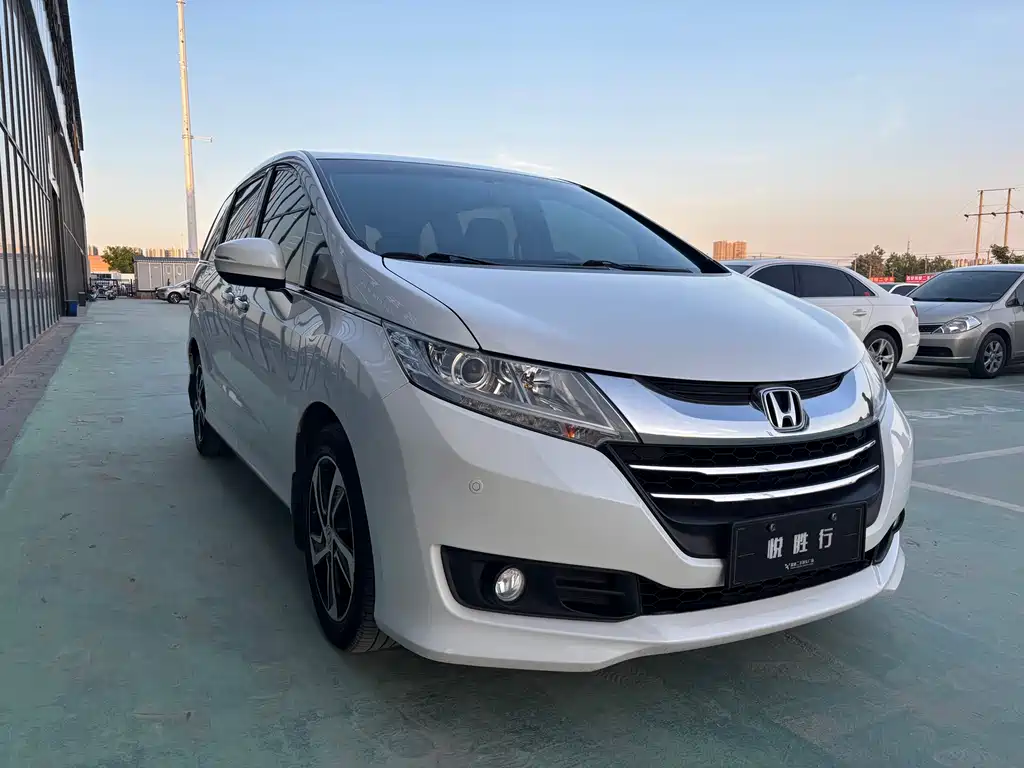 Honda Odyssey 2015 Facelift 2.4L Luxury Edition