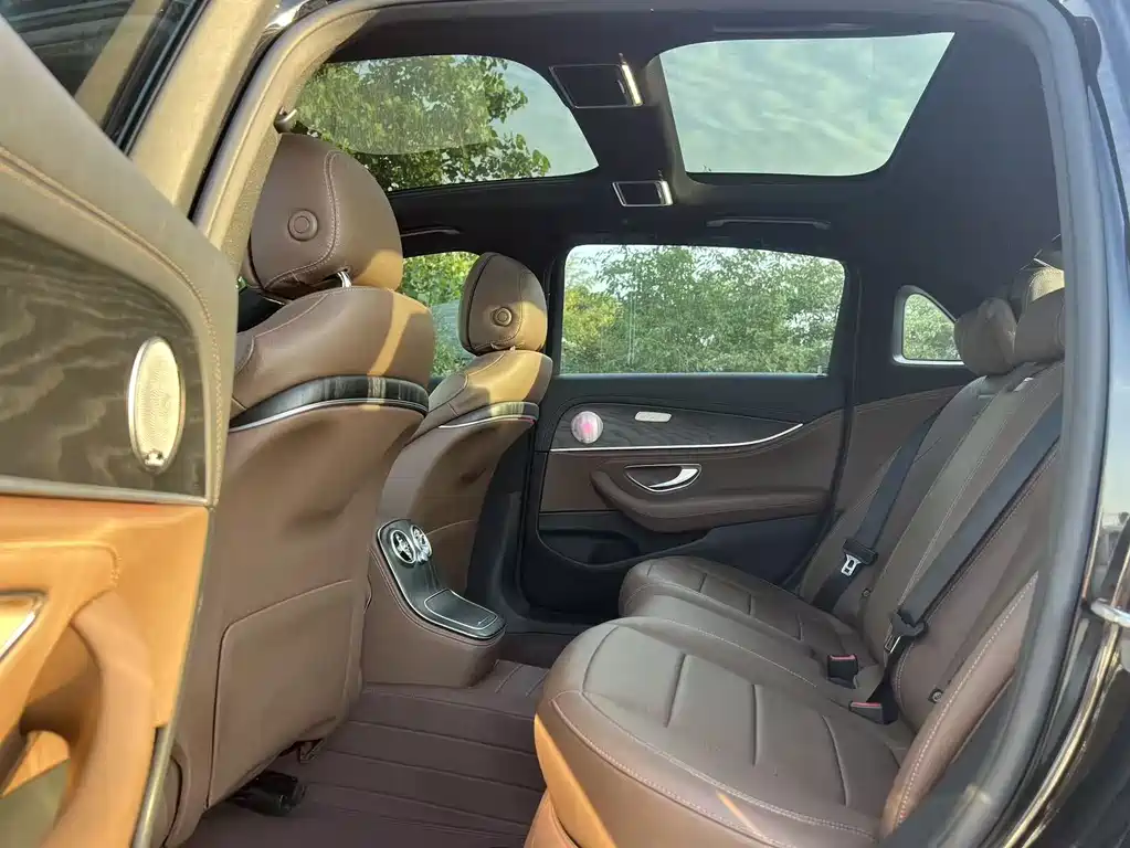 Mercedes-Benz E-Class 2022 E 300 L Fashion