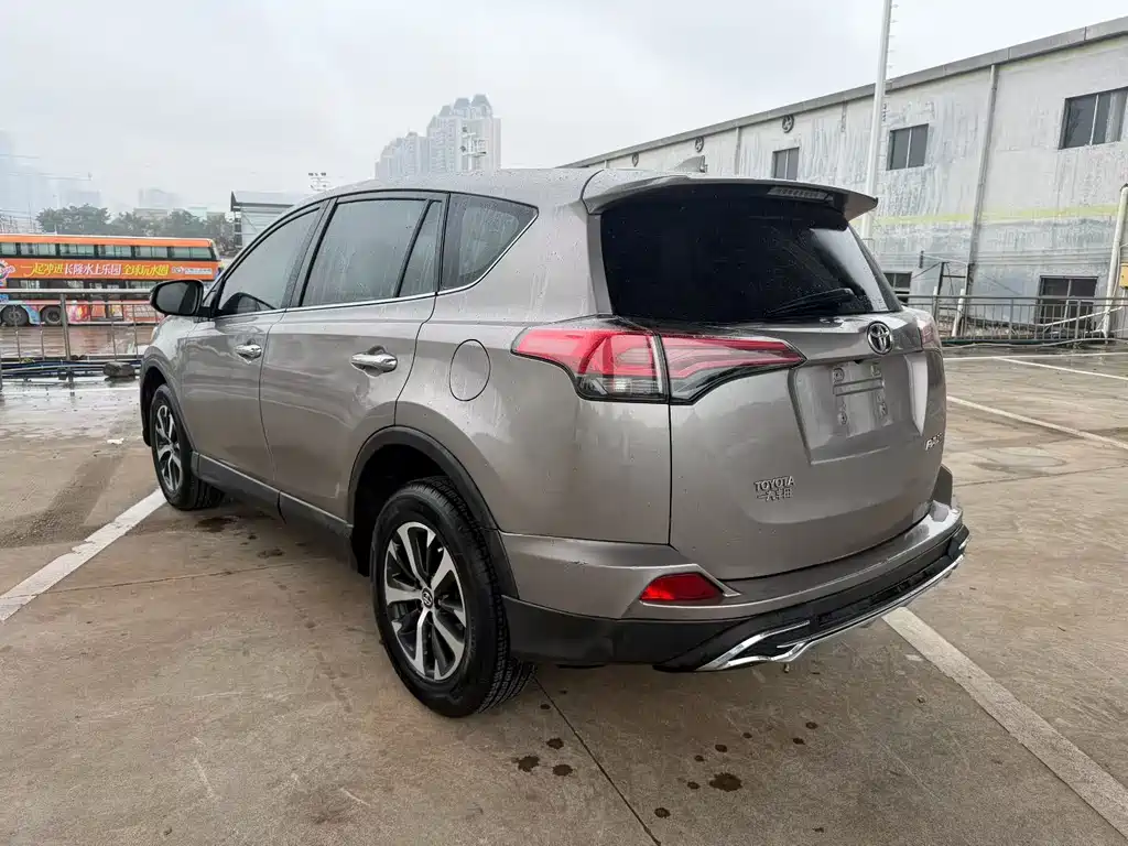 2016 Toyota RAV4 2.0L CVT FWD Fashion Edition China V