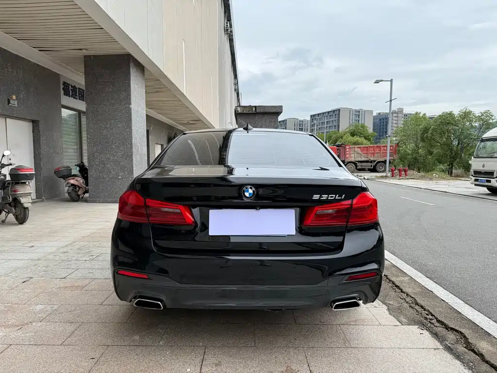 BMW 5 Series 2018 530Li Leading Edition M Sport Package
