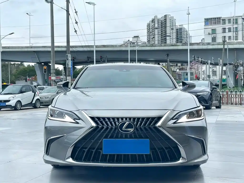 Lexus ES 2022 300h Excellence Edition