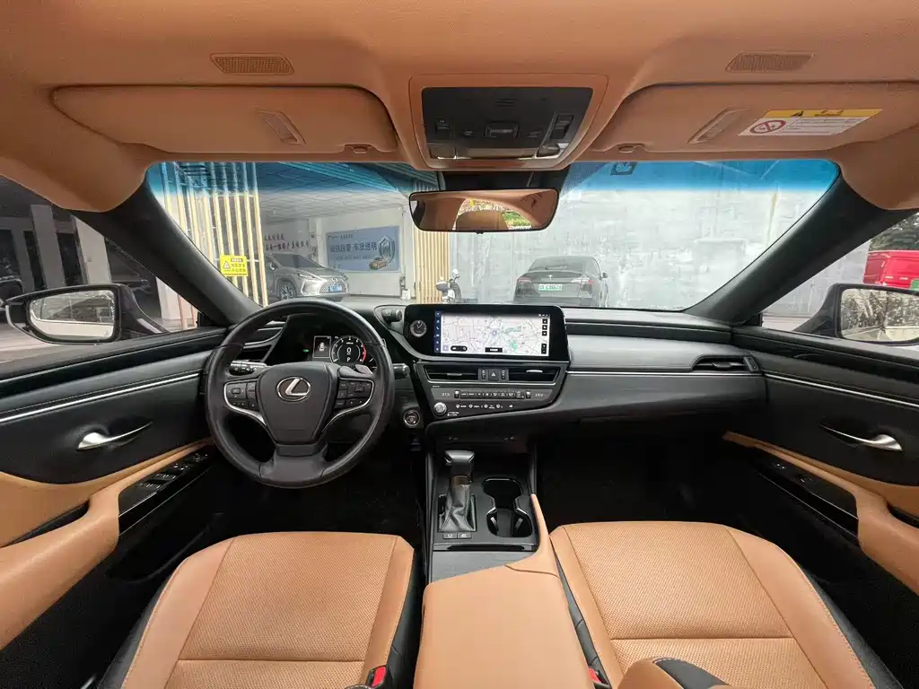 Lexus ES 2022 300h Excellence Edition