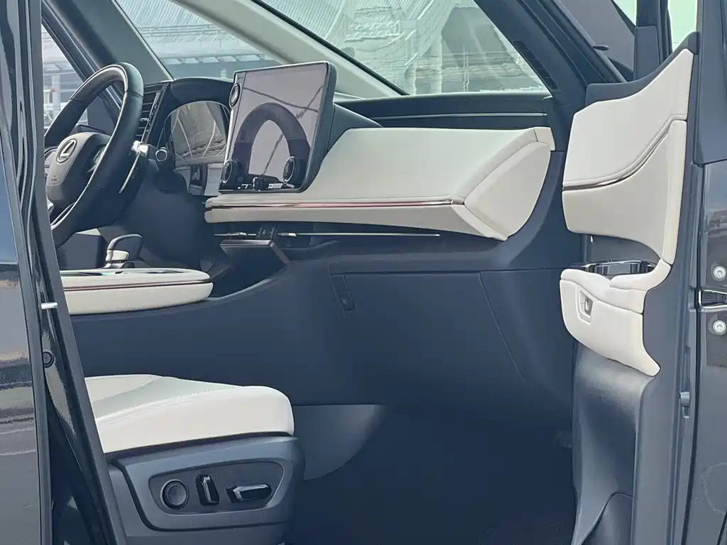 Lexus LM 500h 6-Seater Supreme Edition 2025