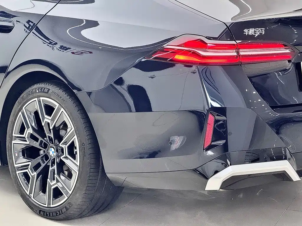 BMW 5 Series 2025 530Li Exclusive M Sport Package