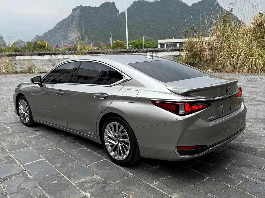 Lexus ES 2020 300h Executive Edition